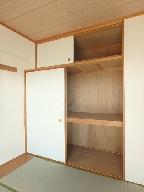 リズムタワーⅡ ◆和室の収納、上段も収納できます◆