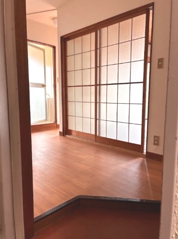 新力ハウス 内観