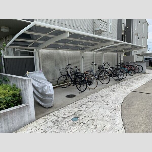 ヘリオス吉川美南　アレス 駐輪場