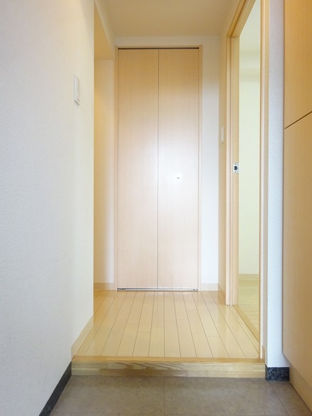ＲＥＶ・ＣＬＯＳＥ802号室 玄関