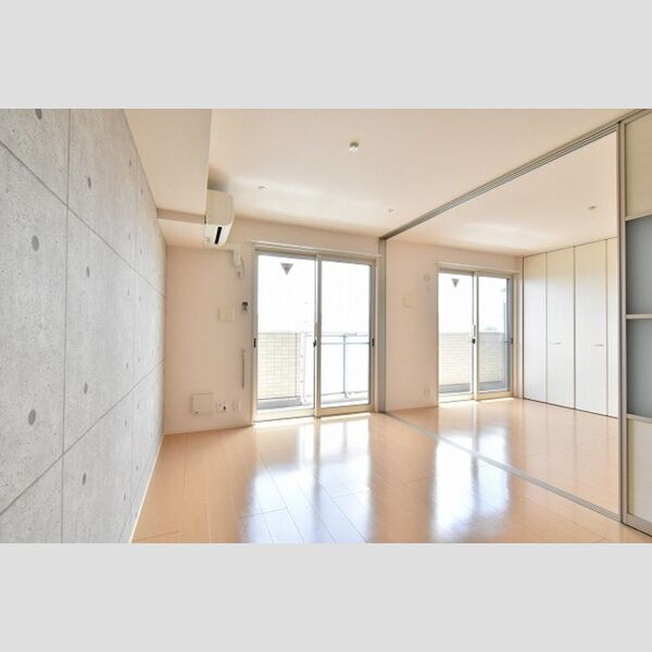 K・fines　B棟302号室 南向き窓のリビング