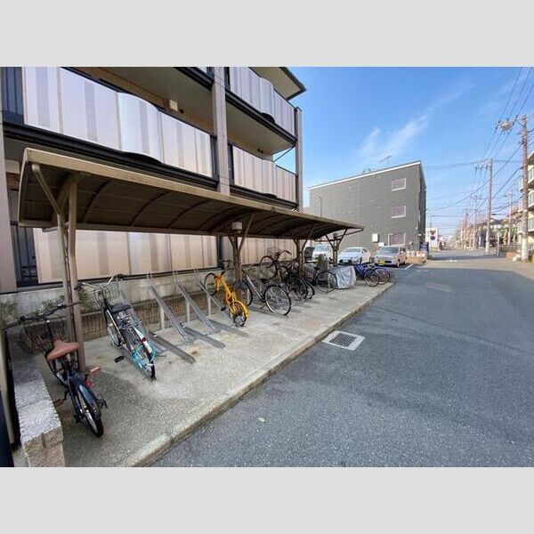 アベニューサイド本郷105号室 駐輪場