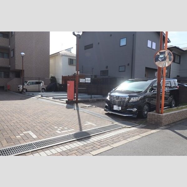 アバンドーネ高橋 駐車場