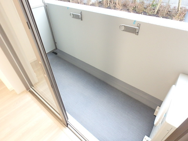 ガーラ・ヒルズ調布 開放的で明るい空間を演出してくれるバルコニーです