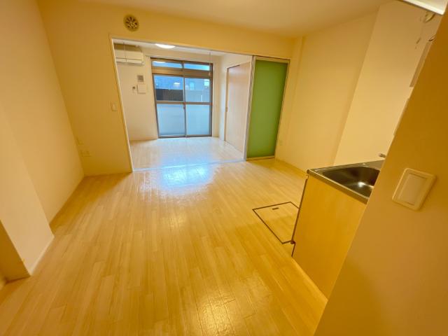 葉山レジデンスⅢ102号室 リビング