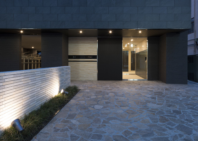 ガーラ・パークサイド川崎8階 エントランス（外/夜）