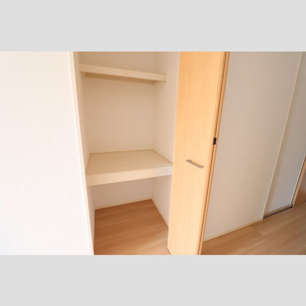 ロータス草加　Ⅰ202号室 収納