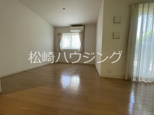 ＴＹ　ＨＯＵＳＥ1階 リビング