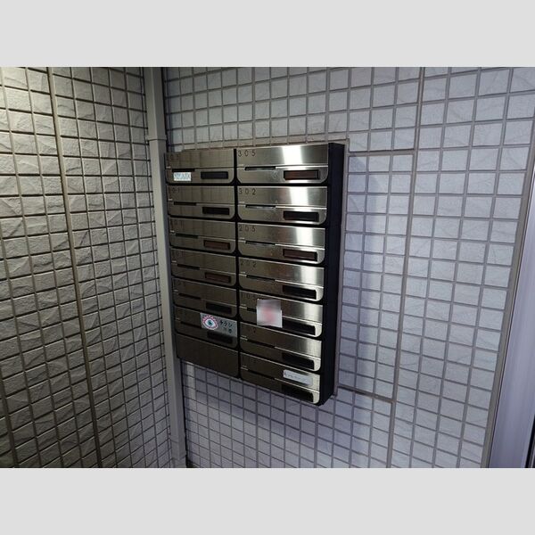 ラフィネ アロッツィオ302号室 集合ポスト