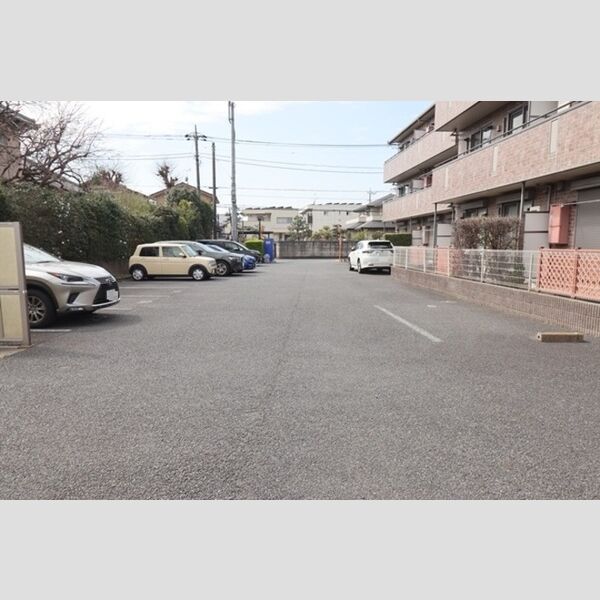 Ferme302号室 駐車場