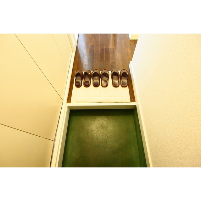 メゾンモモ 玄関