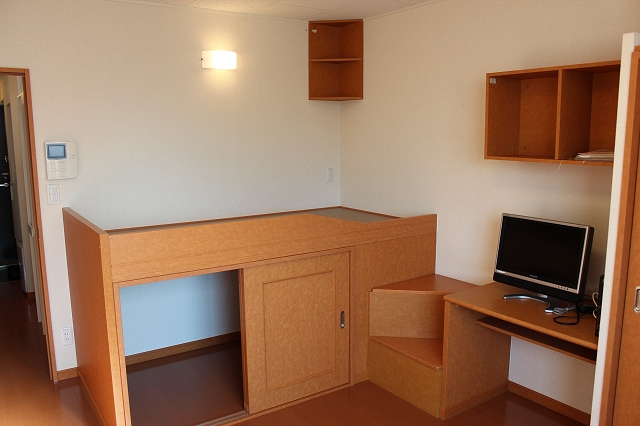 レオパレスリバーサイド五所103号室 寝室