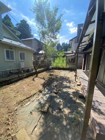 若葉区大草町　せつきハウス 春は梅の花が咲く広い庭