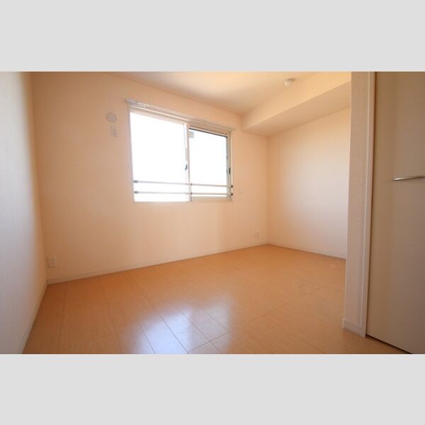 シトロンフレアⅡ302号室 フローリング洋室