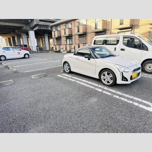 コーポラス・S 駐車場