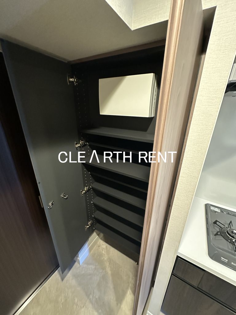 コンシェリア東京 ＜ＨＩＧＡＳＨＩＪＵＪＯ ＲＥＳＩＤＥＮＣＥ5階 トール型のシューズボックス