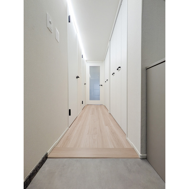 オーパスホームズ白山0302号室 玄関