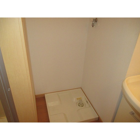 シーズン・シティ0101号室 室内洗濯機置場