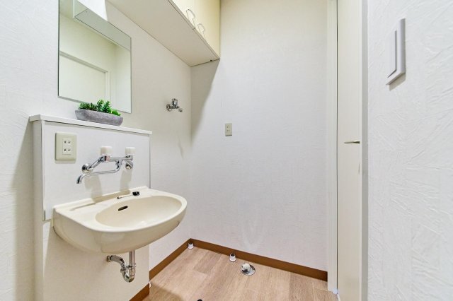 本厚木AXIS103号室 洗面台・洗濯機置き場