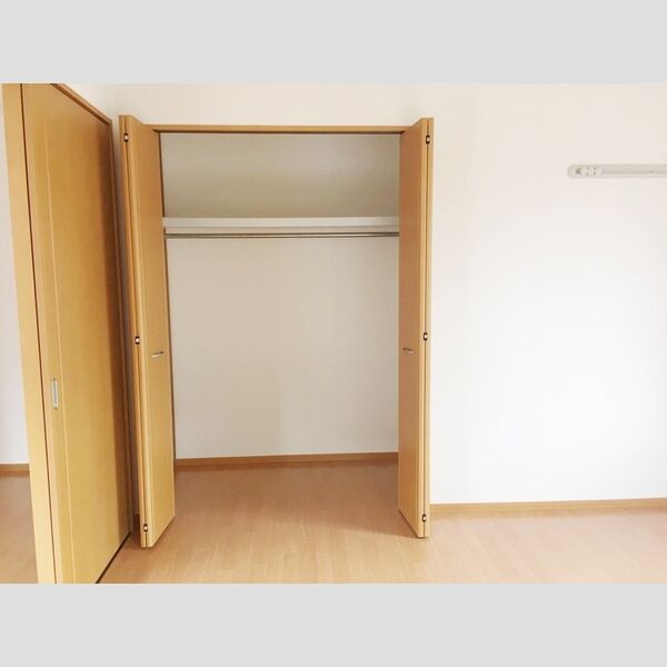 グランドソレーユ102号室 収納