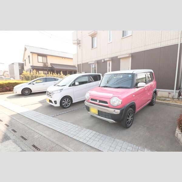 ルーエ本郷205号室 駐車場3
