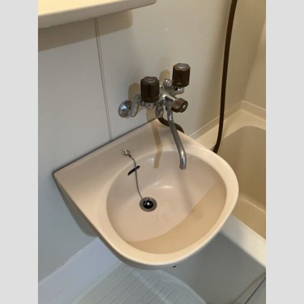 エステートピア201号室 退去前につき、前回募集時のお写真です。