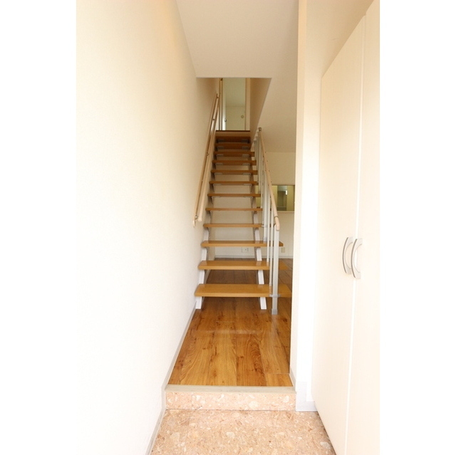 メリーレジデンス 玄関