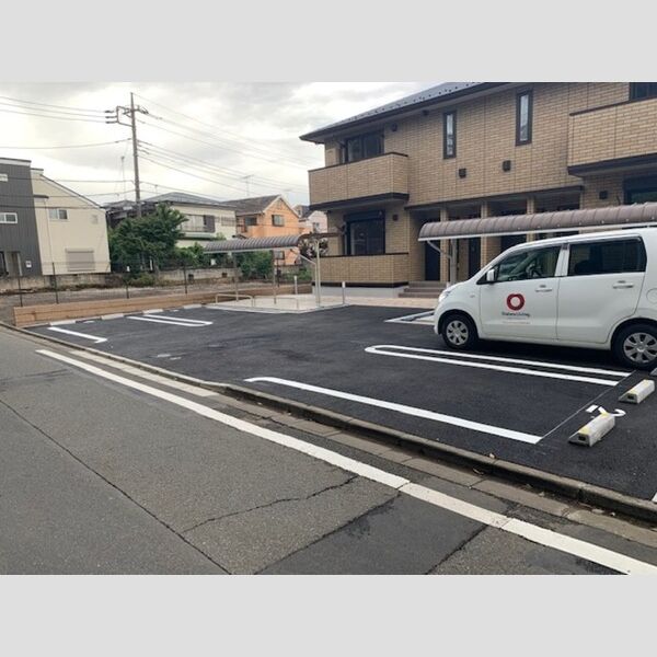 ブリッサ　B棟 駐車場