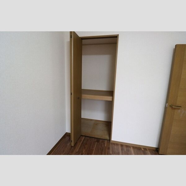 ディーセント 洋室6帖物入