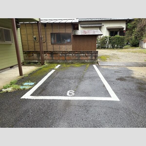 オークス小林203号室 駐車場