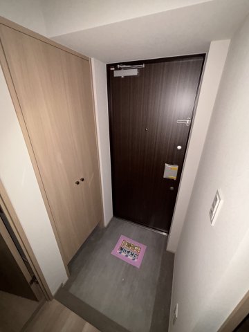 グランディアラフィーネ905号室 玄関