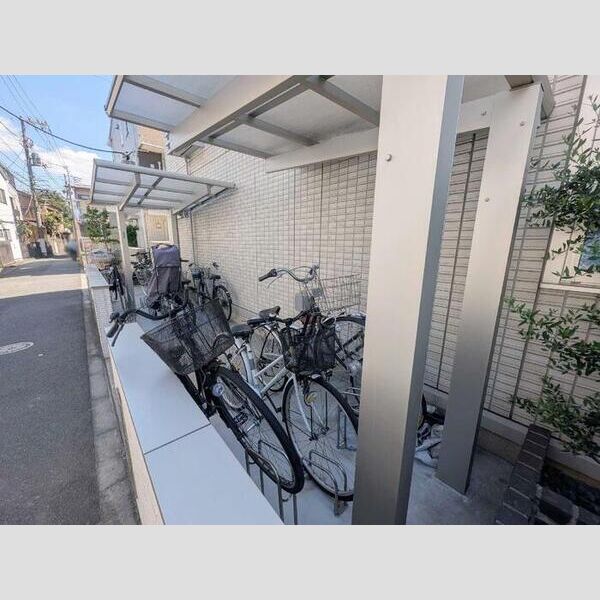 East AvenueB 駐輪場