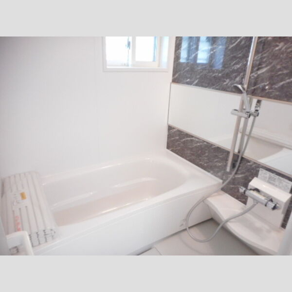 フェリーチェC 浴室(小窓付)