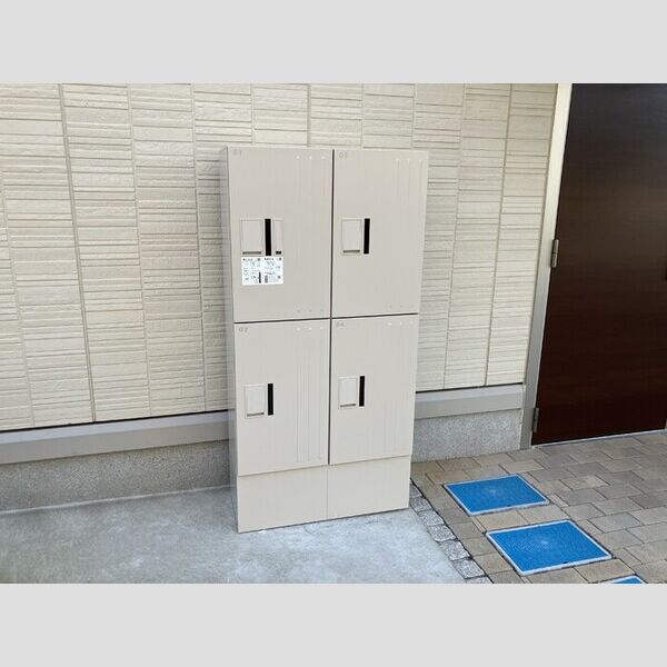 ソレイユⅢ 宅配ボックス