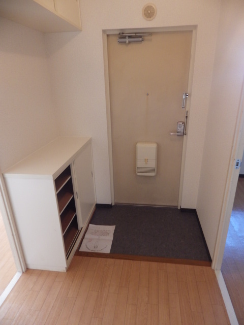 ベルヴィル昭島0103号室 玄関