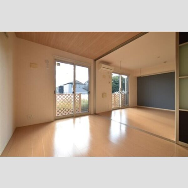 グランソーレⅠ103号室 居室とリビングダイニング