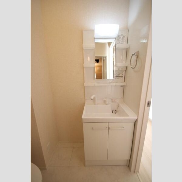 クレールコート井土ヶ谷201号室 独立洗面台