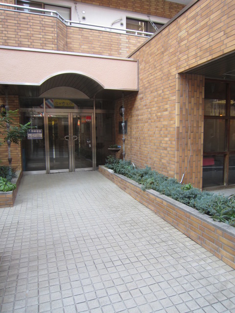 エクセル秋山 オートロック付のエントランス