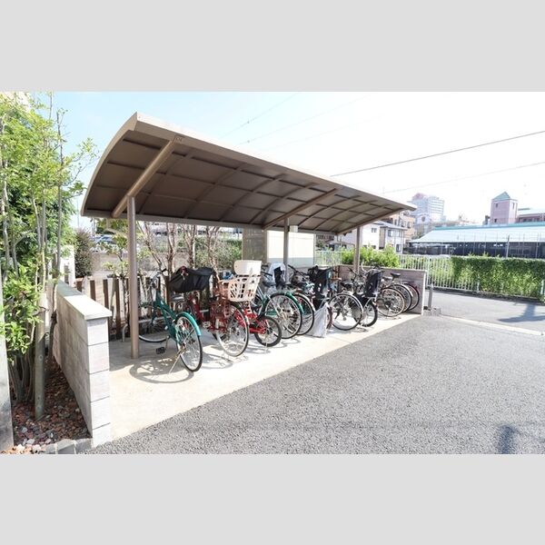 ゼルコバリーフ 駐輪場