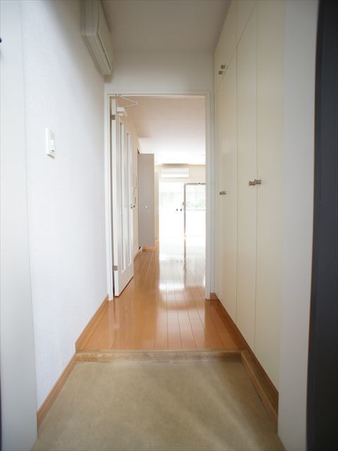 Ｃａｓａ．ａｖｉｒｉｏ0105号室 玄関