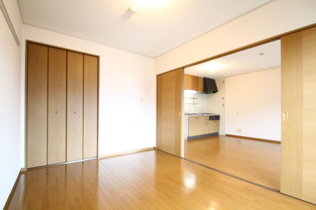 プラスサムⅡ1階 写真は同型201号室。現状優先