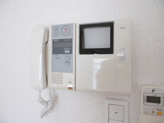 トレセリア横山0806号室 安心のＴＶモニター付インターホンです♪
