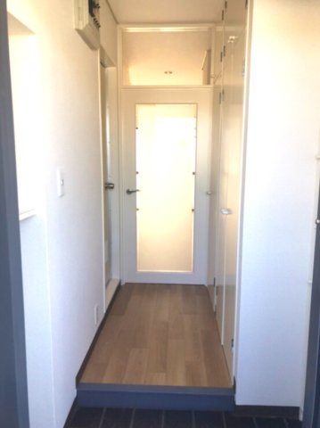 ワコーレエレガンス本郷台302号室 玄関