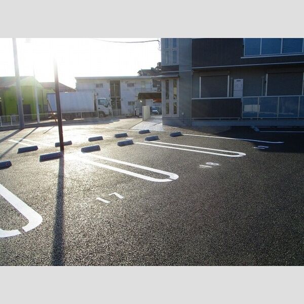 クレモール朝日 駐車場