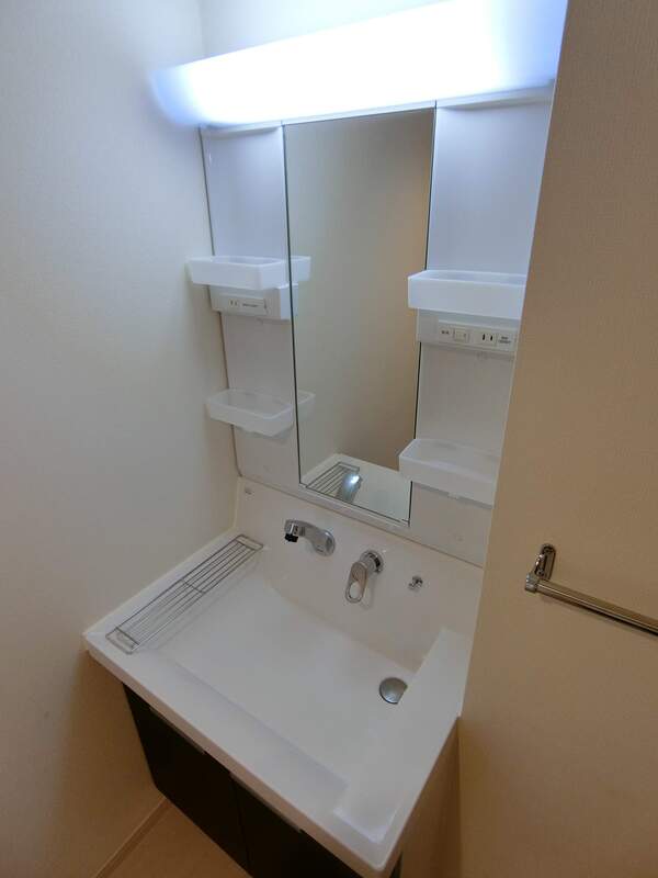 リブリ・シャイニー平松1階 洗面