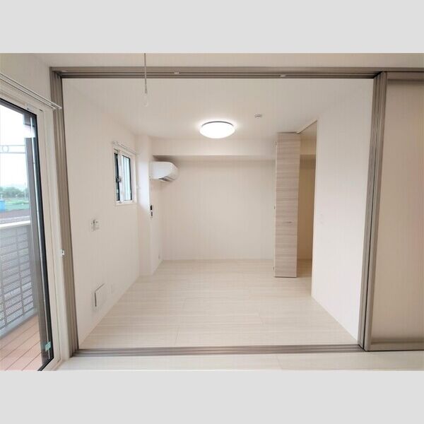 パーシモン グレイス102号室 洋室4.3帖