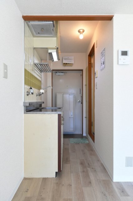 メゾン・ド・エコルス3階 玄関