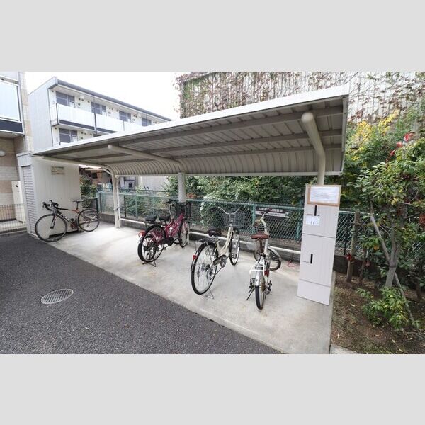 レジデンスフジミ203号室 駐輪場