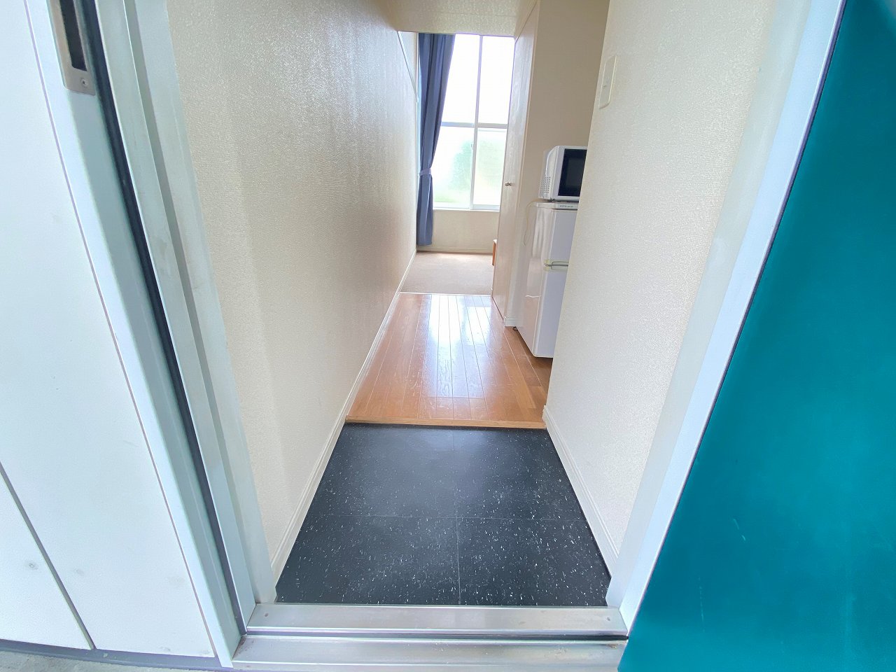 レオパレスオープリーコート 玄関