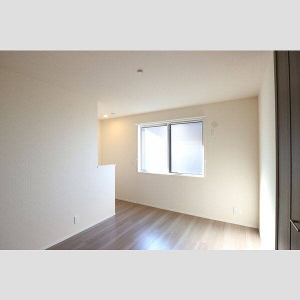 ハイピクチャー　　E棟201号室 洋室6.1帖